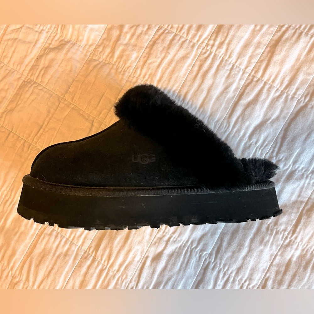 UGG Disquette Suede & Shearling Platform Slippers- black size 8